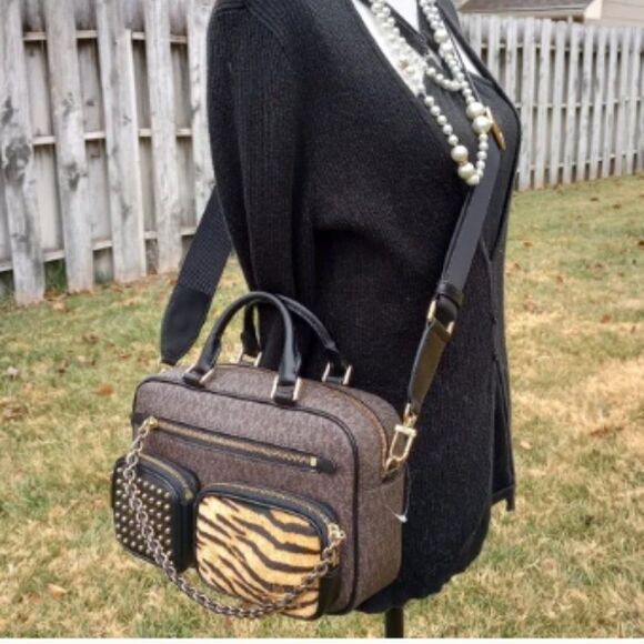 Stylish Women's Bag with Animal Print and Studded Design - Picture 2 of 11